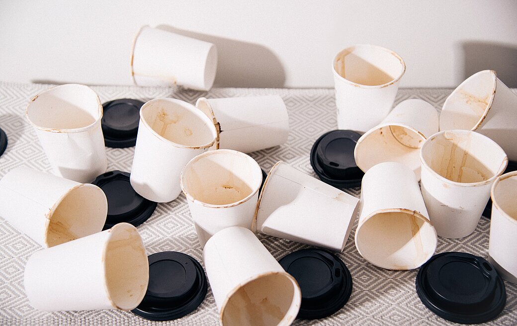 Coffee to-go: Waste problem through cardboard cups